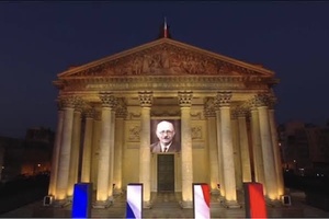 Du Panthéon au terrain de foot: pour en finir avec le religio-centrisme